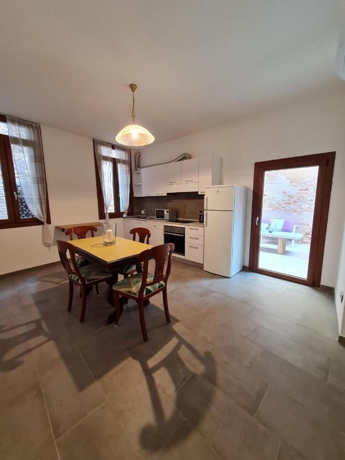 With Private Courtyard Apartment *